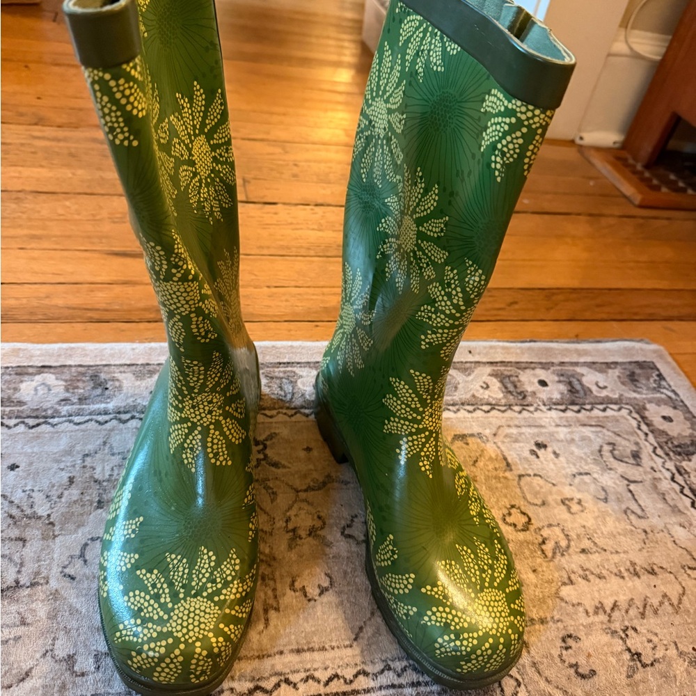 Capelli of New York Green Floral Rain Boots